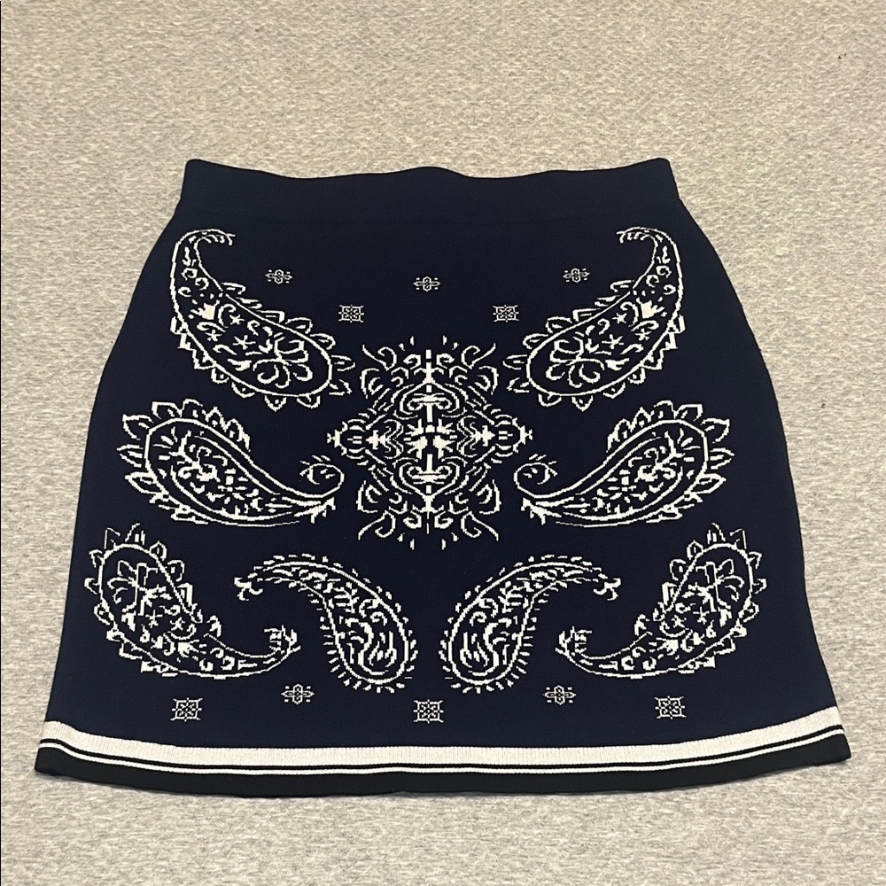 Chic Navy Paisley Mini Skirt